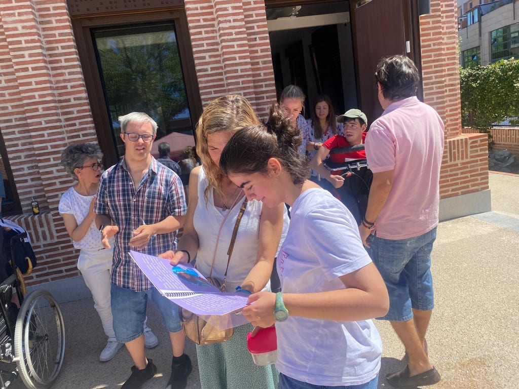 Reading a page of one of the stories together at Fundación Caná